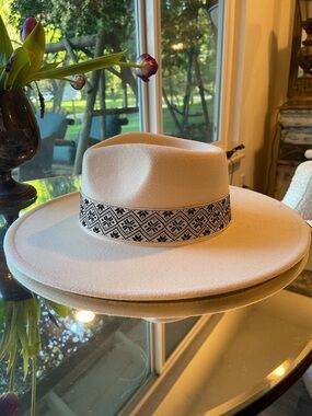 Womens Cream Wide-Brim Fedora Hat with Patterned Band